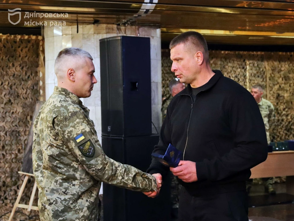 Керівник ДніпроОВА Ганжа та мер Філатов взяли участь у вшануванні пам’яті полеглих оборонців Державної спеціальної служби транспорту