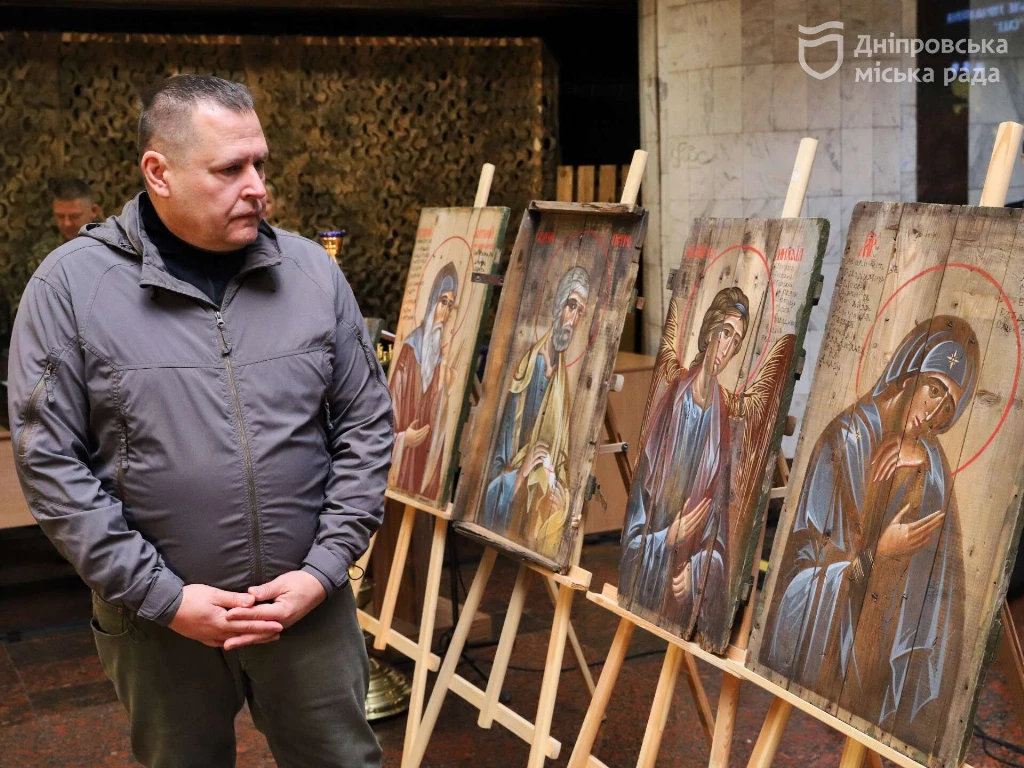 Керівник ДніпроОВА Ганжа та мер Філатов взяли участь у вшануванні пам’яті полеглих оборонців Державної спеціальної служби транспорту